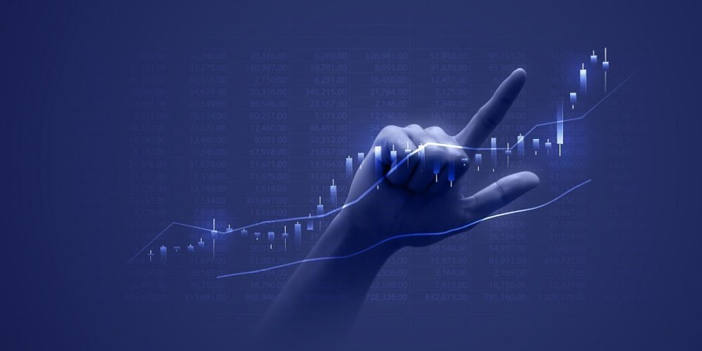 Imagem de uma mão indicado crescimento em um processo de vendas